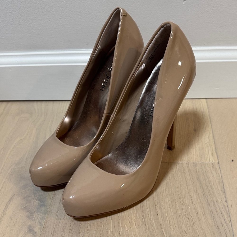 Cathy Jean Glossy Beige Heels
